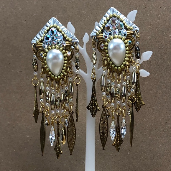 Jack Smile Chandelier Brass Faux Cabochon Rhinestones Crystal Tassel Earrings. - Picture 1 of 11